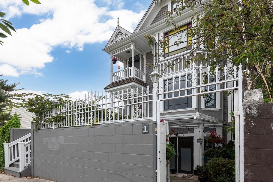 1 451 E Pender Street Vancouver, BC - 3