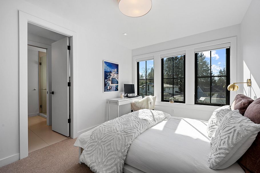 968 Belvista Crescent North Vancouver, BC - 25