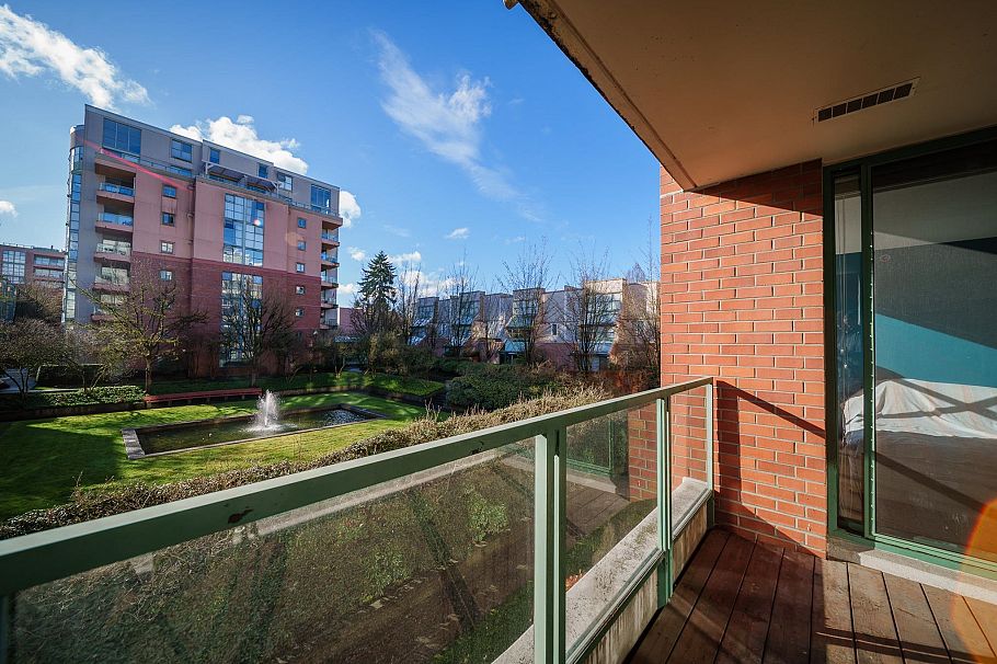 302 518 W 14th Avenue Vancouver, BC - 6