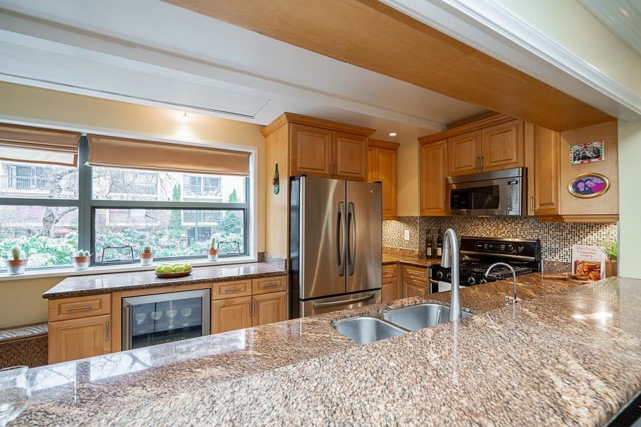 304 1233 Beach Avenue Vancouver, BC - 4