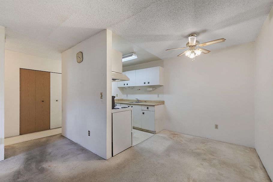 115 1440 E Broadway Street Vancouver, BC - 3