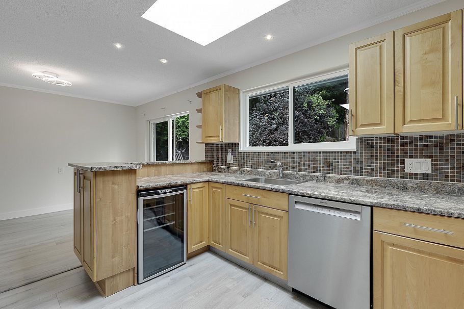 732 E 29th Street North Vancouver, BC - 11