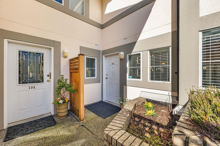 103 245 W 15th Street North Vancouver, BC - 23