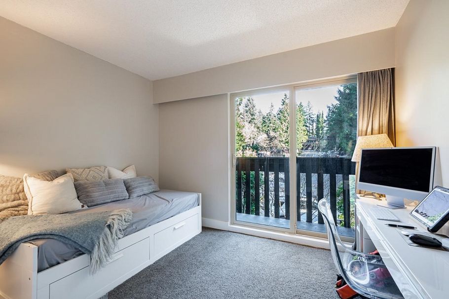 2076 Purcell Way North Vancouver, BC - 22