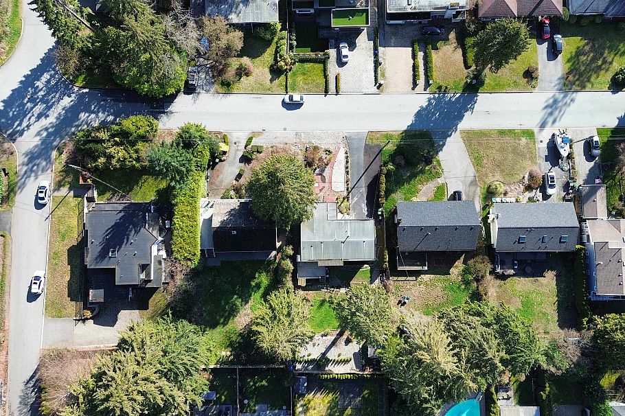 922 Canyon Boulevard North Vancouver, BC - 24