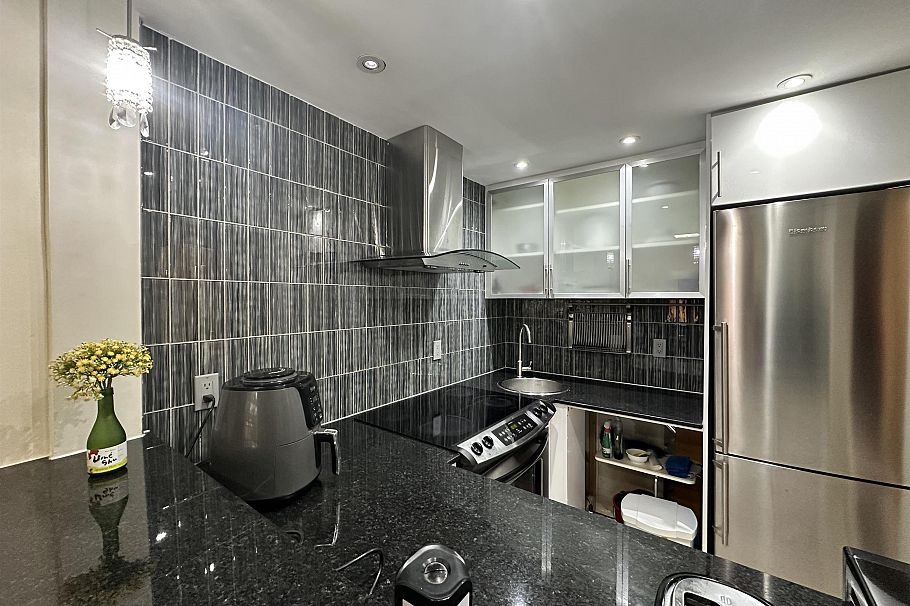 318 2320 W 40th Avenue Vancouver, BC - 13