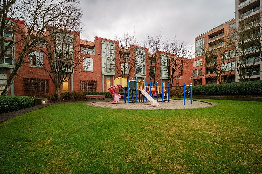 302 518 W 14th Avenue Vancouver, BC - 16