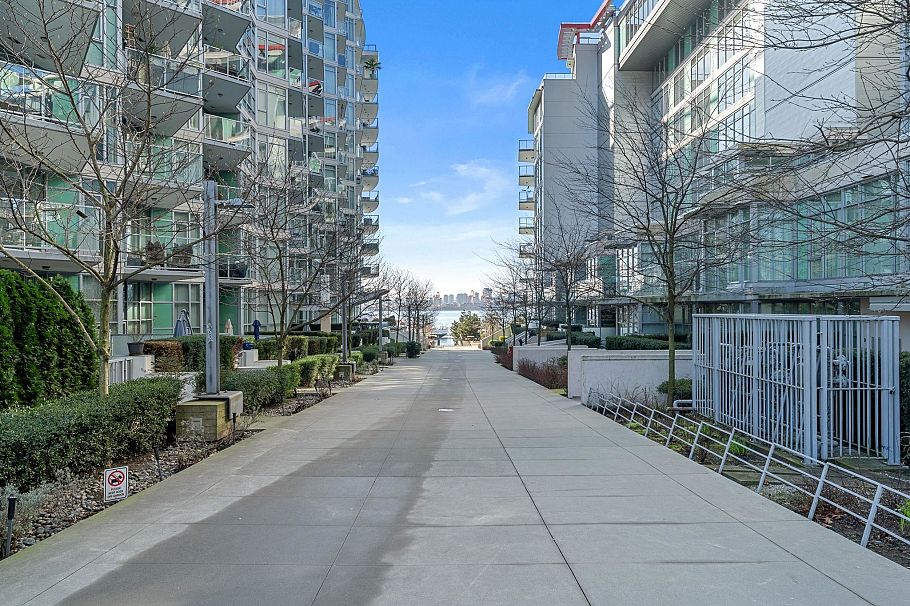 208 199 Victory Ship Way North Vancouver, BC - 24