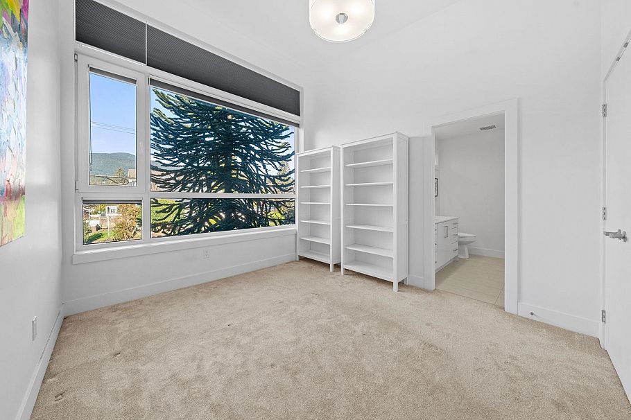 361 E 15th Street North Vancouver, BC - 20