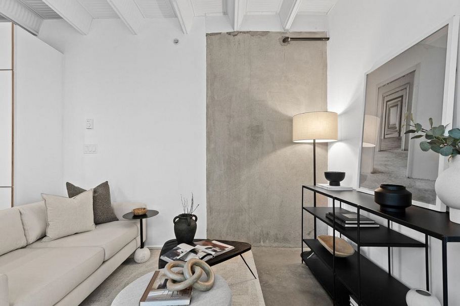 303 219 E Georgia Street Vancouver, BC - 4