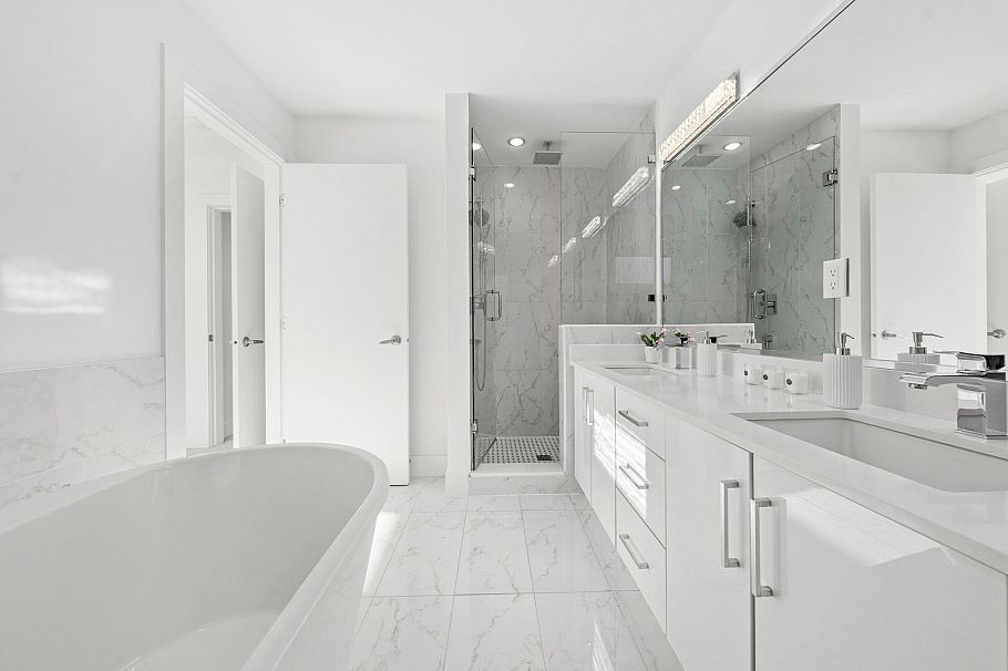 361 E 15th Street North Vancouver, BC - 28