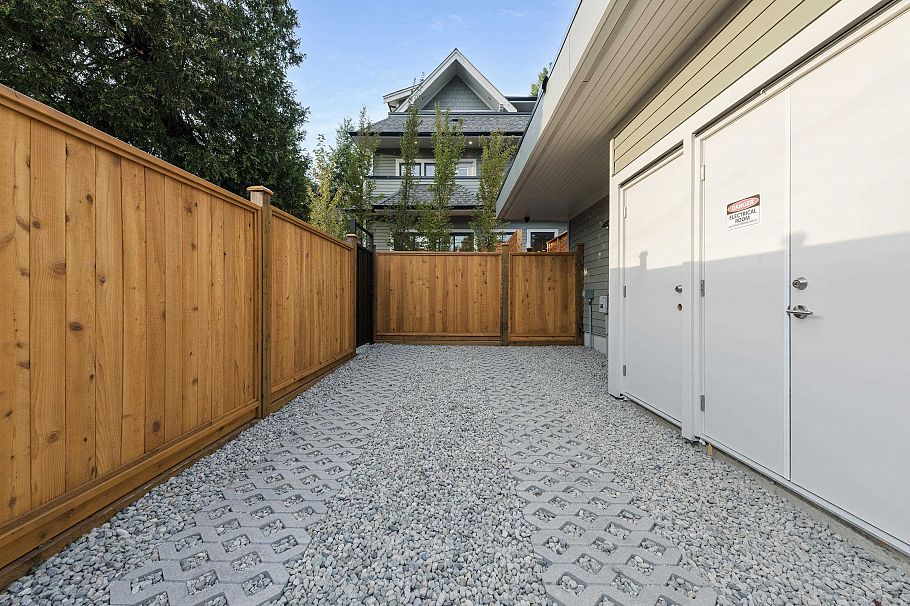 2136 E 10th Avenue Vancouver, BC - 29