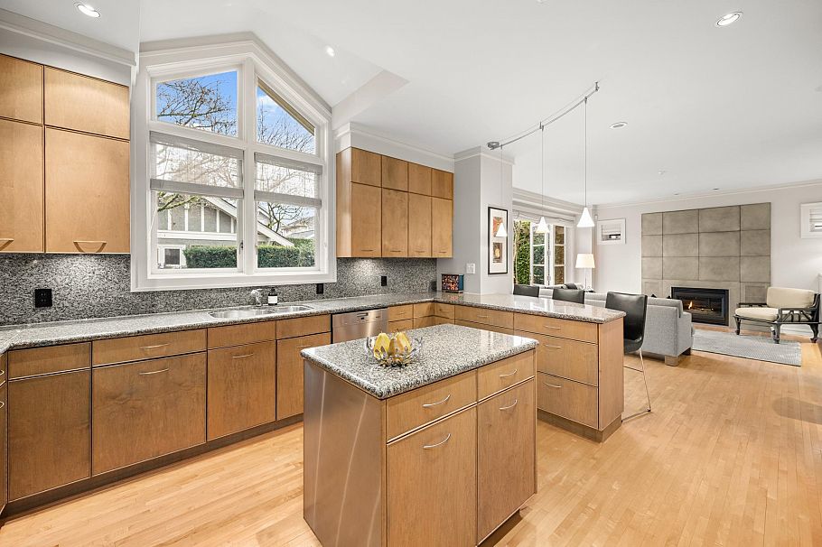 2722 W 31st Avenue Vancouver, BC - 16