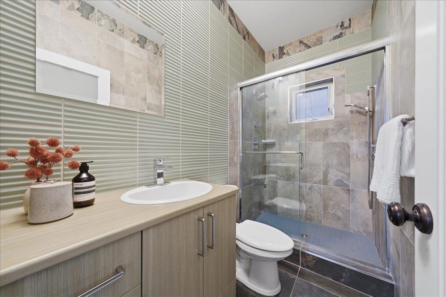 6733 Vivian Street Vancouver, BC - 14