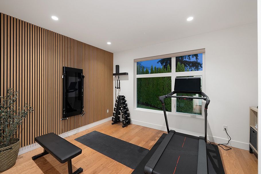 2902 St. Andrews Avenue North Vancouver, BC - 24