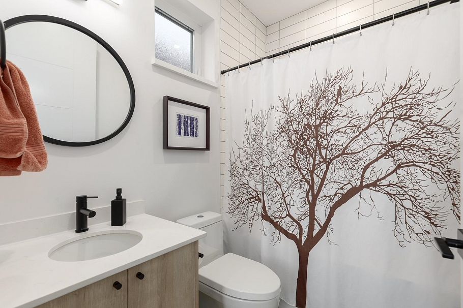 4372 W 13th Avenue Vancouver, BC - 21