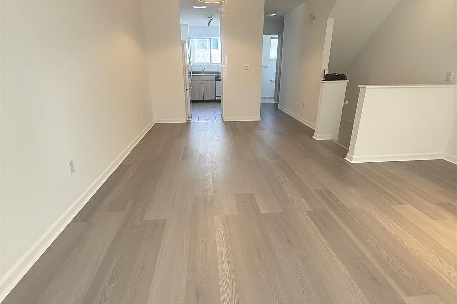 202 3683 Wellington Avenue Vancouver, BC - 6