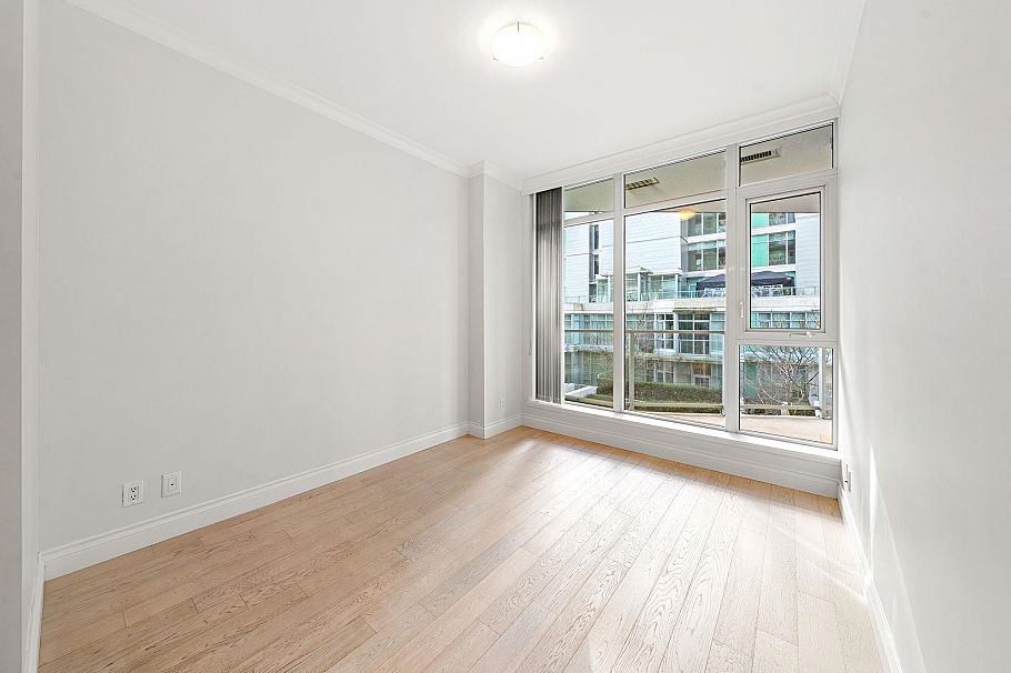 208 199 Victory Ship Way North Vancouver, BC - 15