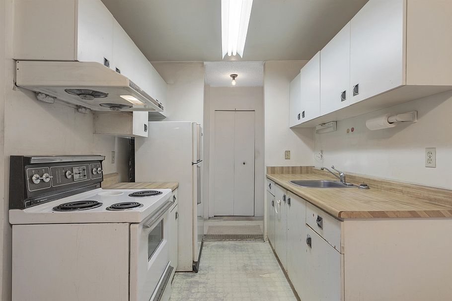 115 1440 E Broadway Street Vancouver, BC - 2