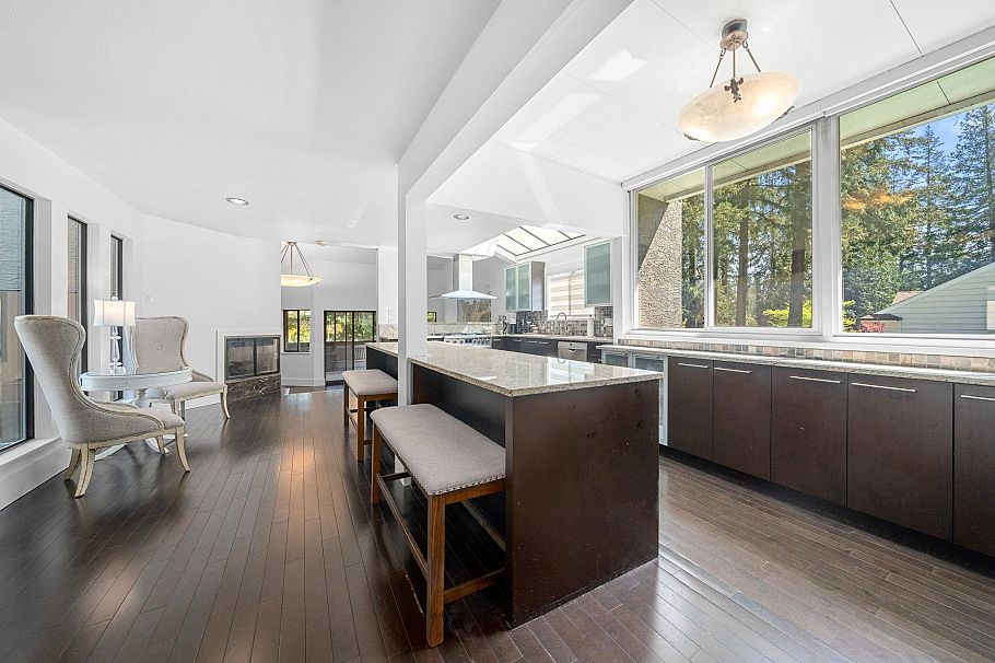 4869 Capilano Road North Vancouver, BC - 4