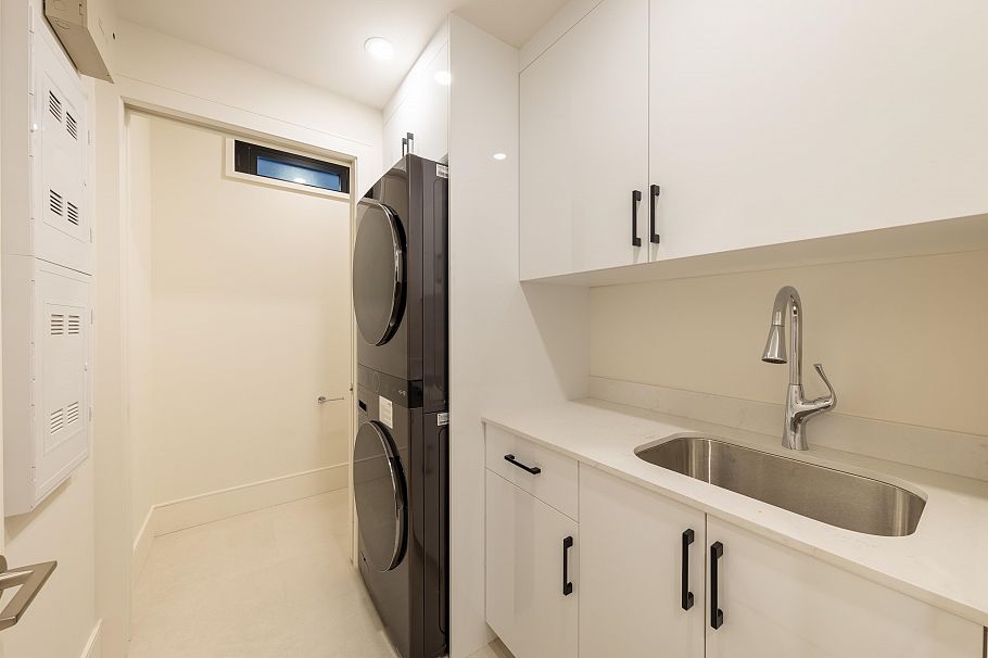 4039 W 11th Avenue Vancouver, BC - 26