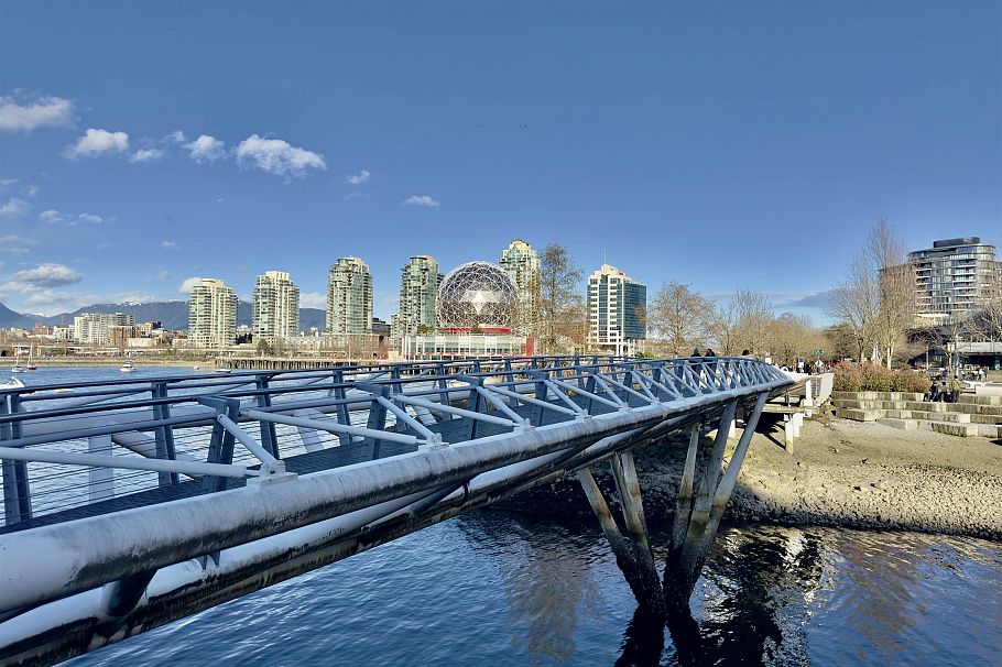 102 128 Athletes Way Vancouver, BC - 33