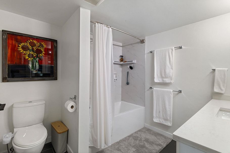 102 1924 Comox Street Vancouver, BC - 17