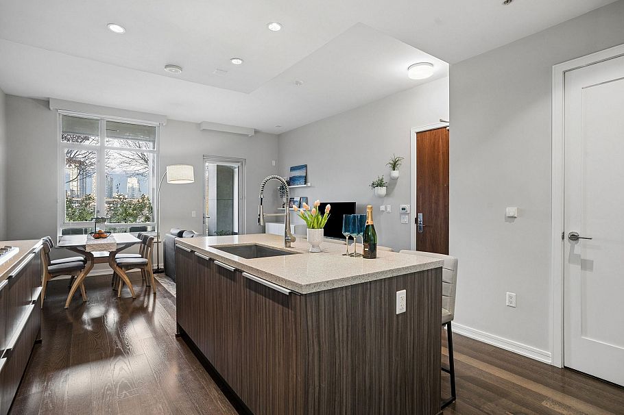 102 128 Athletes Way Vancouver, BC - 13