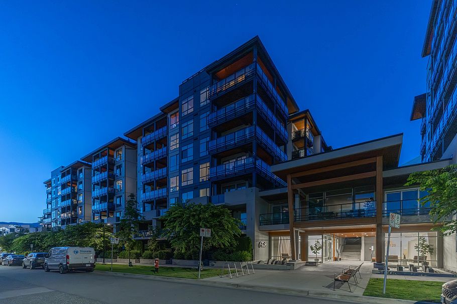 TH5 128 E 8th Street North Vancouver, BC - 1