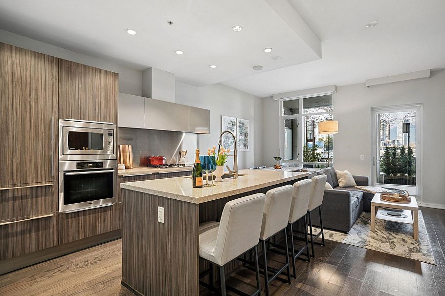 102 128 Athletes Way Vancouver, BC - 16