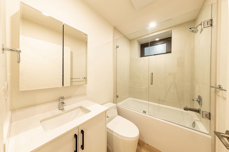 4039 W 11th Avenue Vancouver, BC - 30