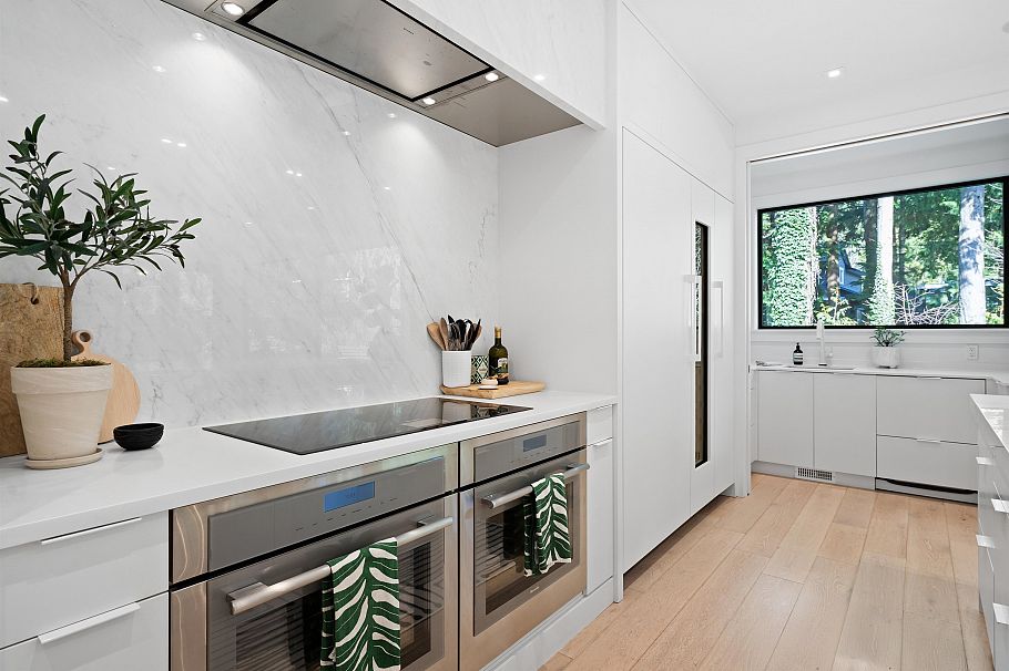 968 Belvista Crescent North Vancouver, BC - 10