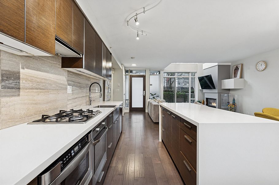 863 Richards Street Vancouver, BC - 12