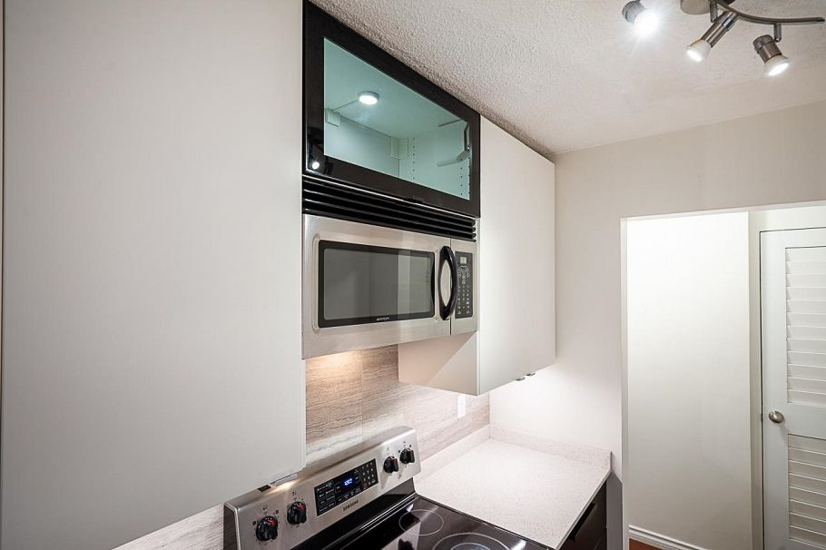 208 211 W 3rd Street North Vancouver, BC - 16