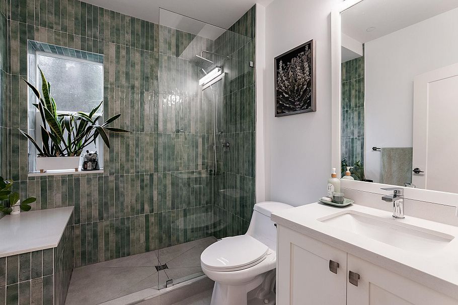 1371 E 13th Avenue Vancouver, BC - 16