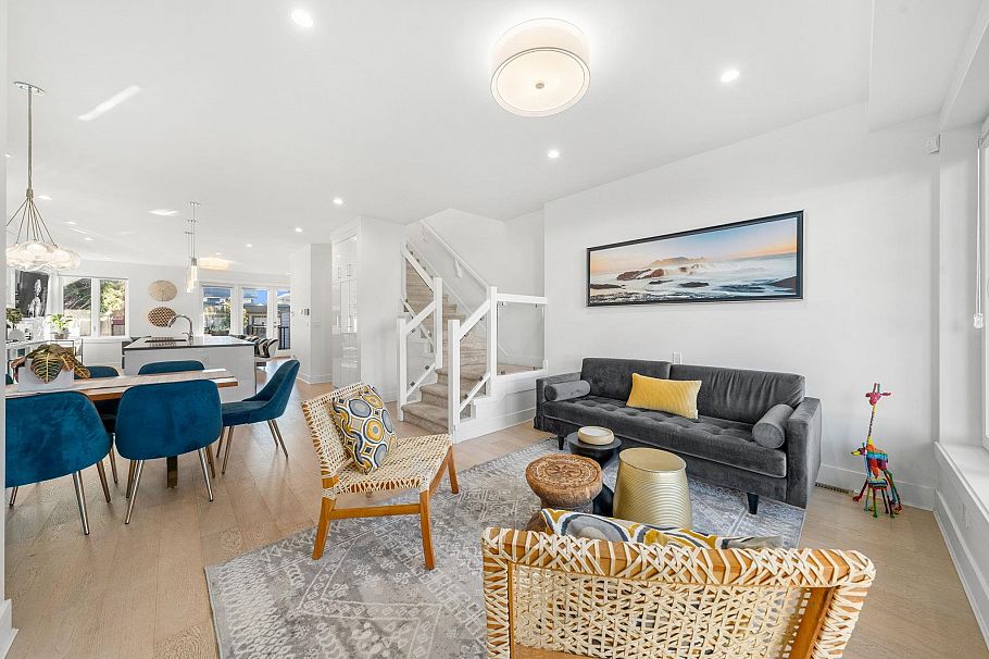 361 E 15th Street North Vancouver, BC - 2