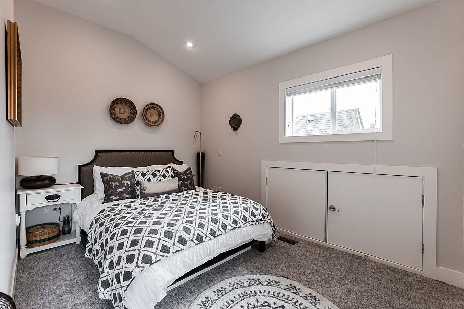 1371 E 13th Avenue Vancouver, BC - 22