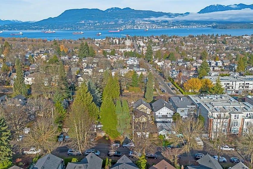 3694 W 16th Avenue Vancouver, BC - 1