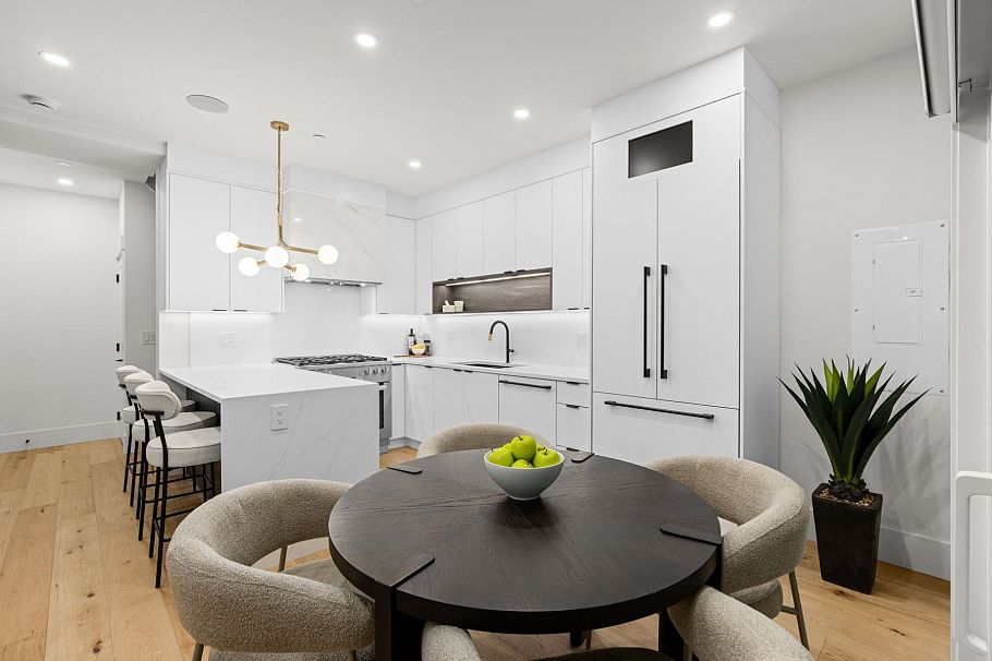 2 4549 W 11th Avenue Vancouver, BC - 9