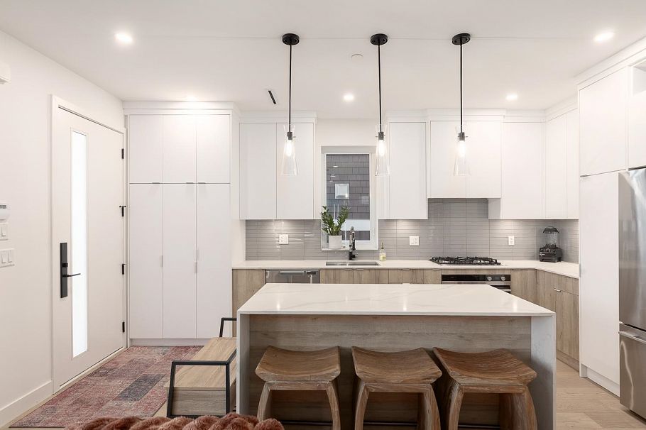 4372 W 13th Avenue Vancouver, BC - 13