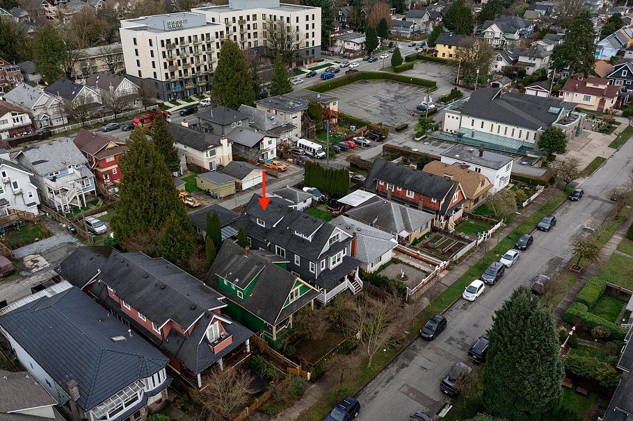 1371 E 13th Avenue Vancouver, BC - 36