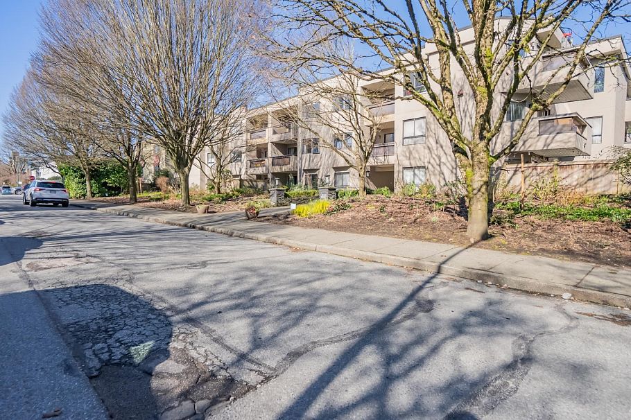 305 975 W 13th Avenue Vancouver, BC - 1