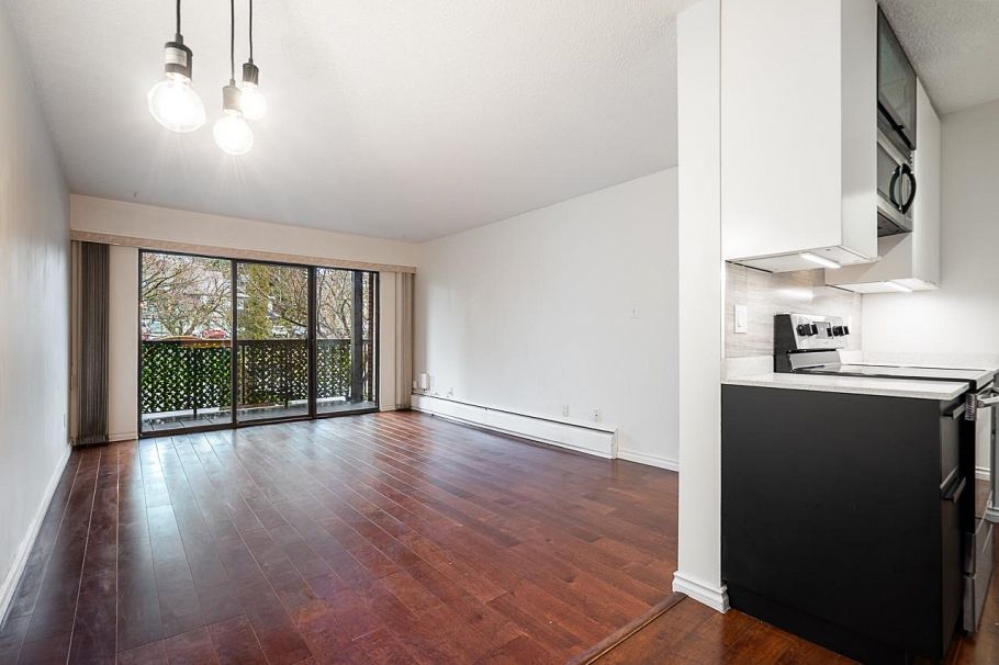 208 211 W 3rd Street North Vancouver, BC - 11