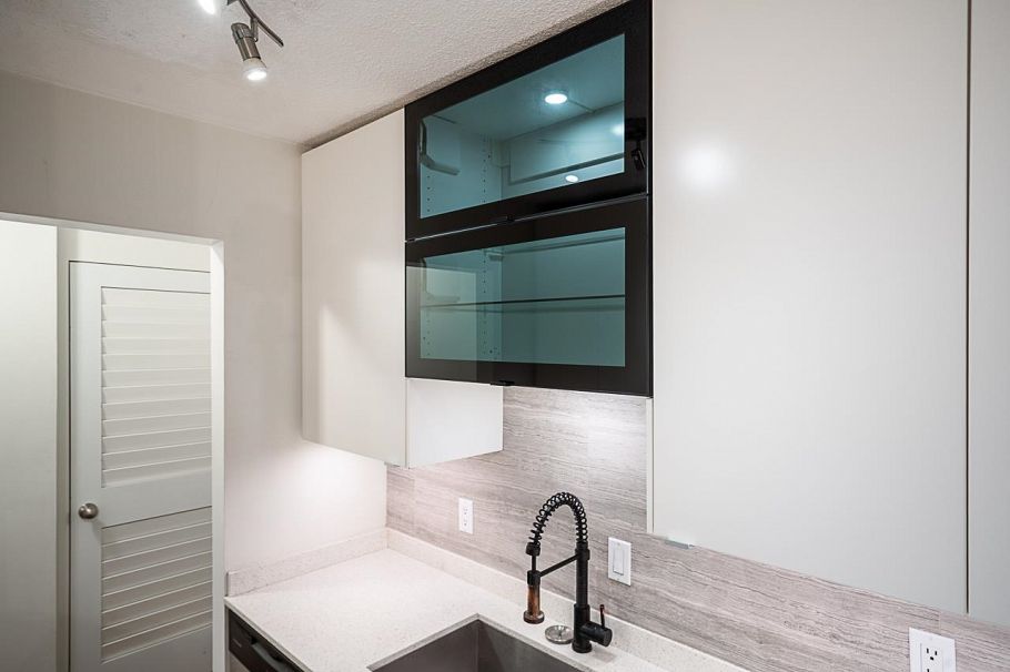 208 211 W 3rd Street North Vancouver, BC - 17