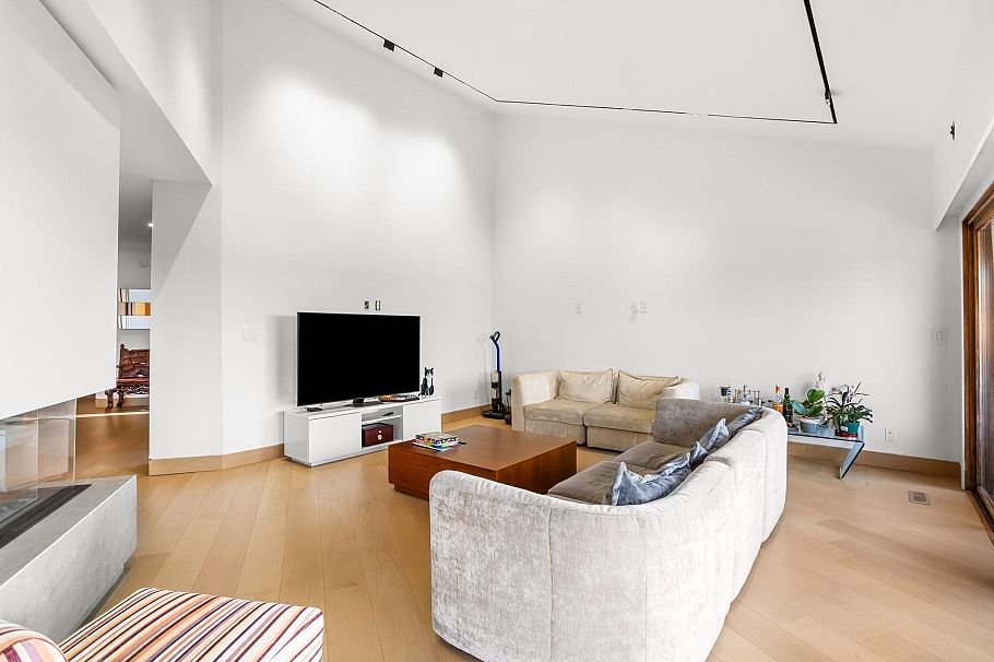 7353 Yew Street Vancouver, BC - 10