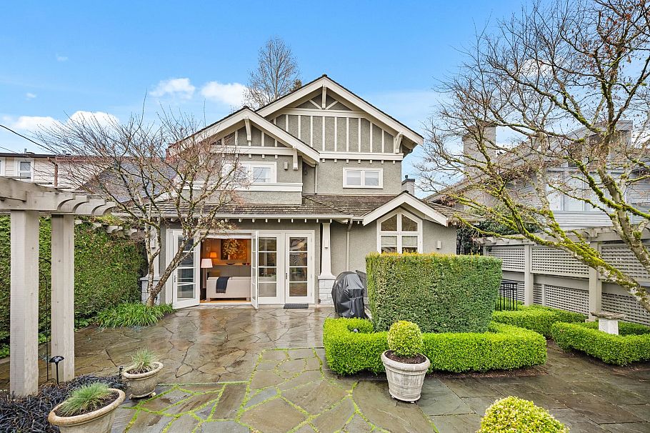 2722 W 31st Avenue Vancouver, BC - 39