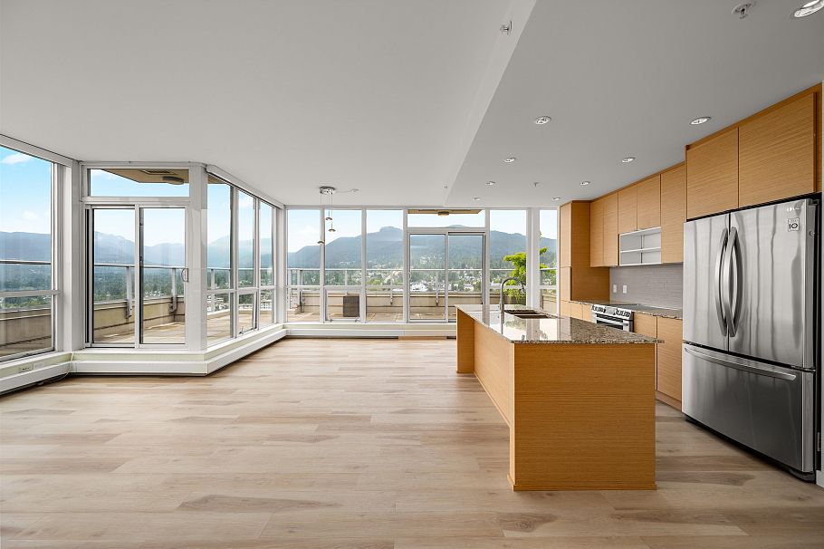 2002 135 E 17th Street North Vancouver, BC - 11