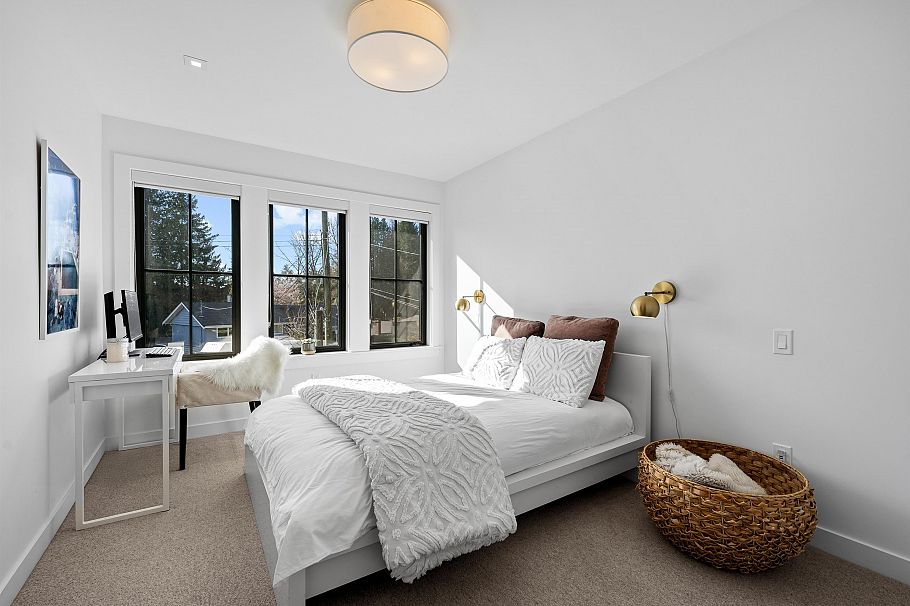 968 Belvista Crescent North Vancouver, BC - 24