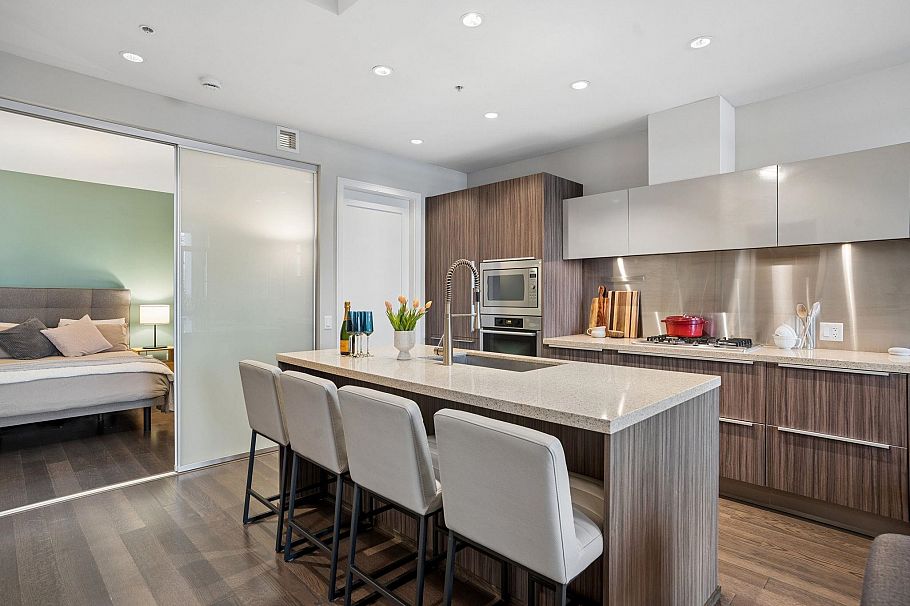 102 128 Athletes Way Vancouver, BC - 15