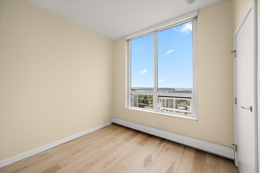 2002 135 E 17th Street North Vancouver, BC - 22